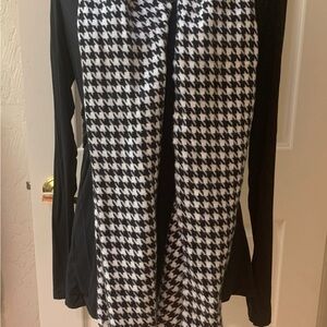 Classic Cashmere Black and White Houndstooth Scarf